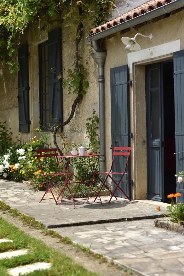 Un Jardin Et Trois Maisons Brux Exterior foto