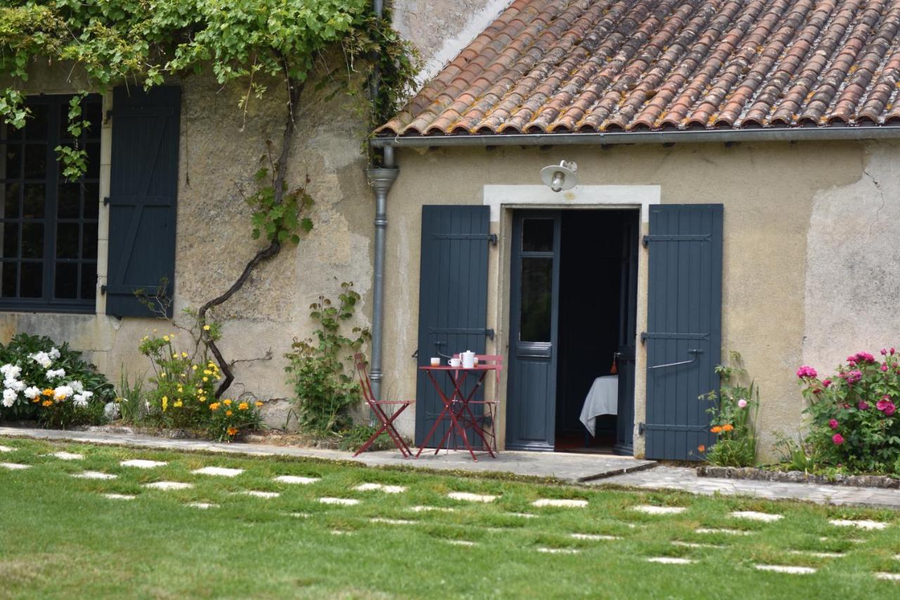Un Jardin Et Trois Maisons Brux Exterior foto
