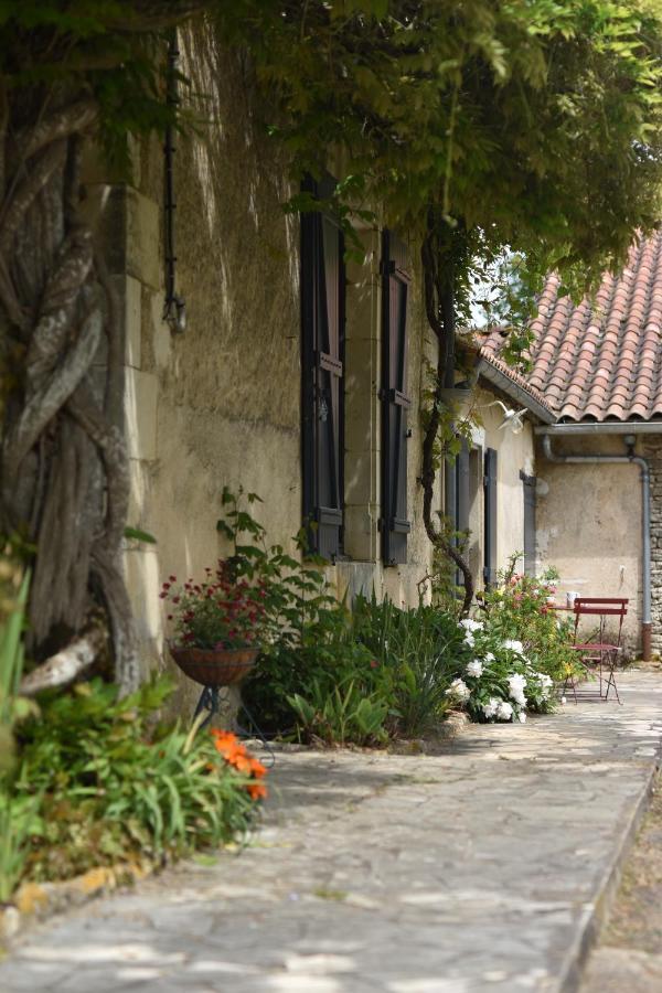 Un Jardin Et Trois Maisons Brux Exterior foto